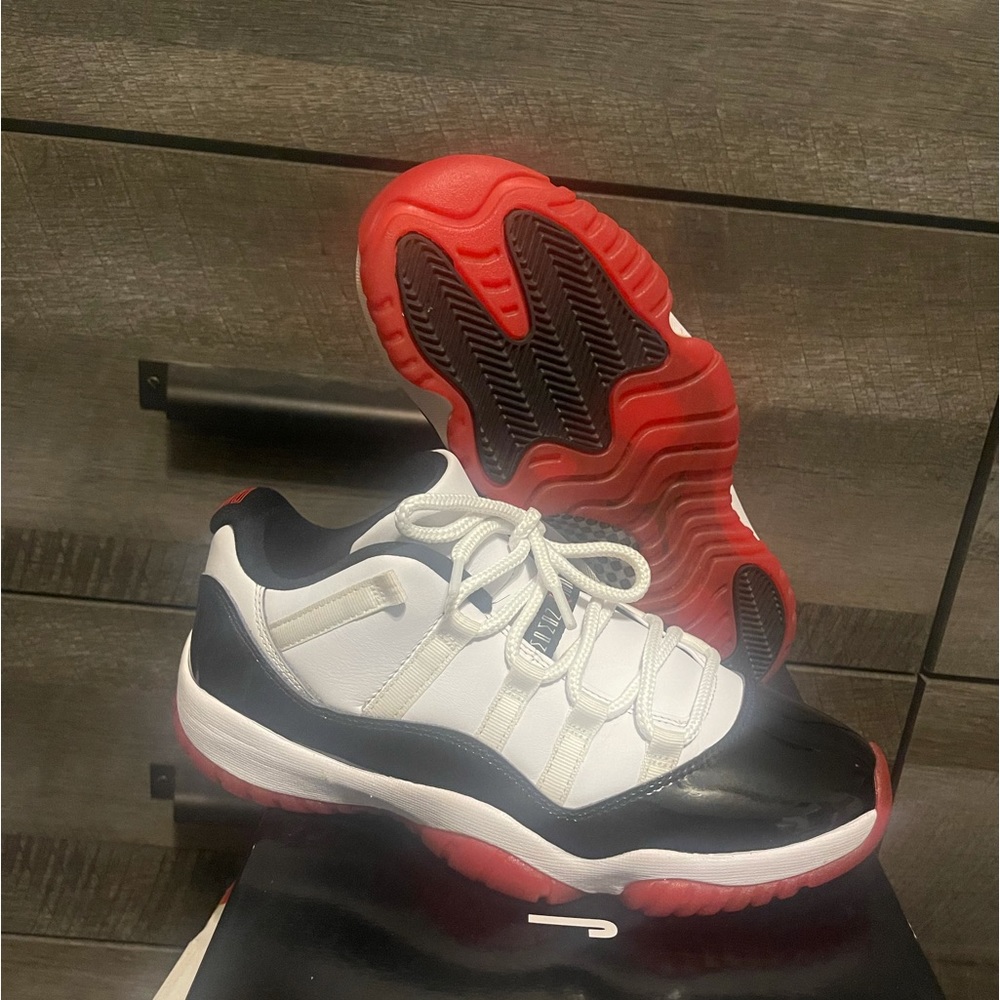 SOLLDDDD‼️ - Jordan 11 Low Concord Bred Size 9